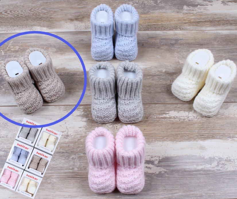 Pletené capáčky so vzorom béžové