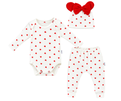 Completo din 3 pezzi con cuoricini – body, pantaloni e cappellino