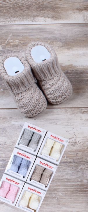 Pletené capáčky so vzorom béžové