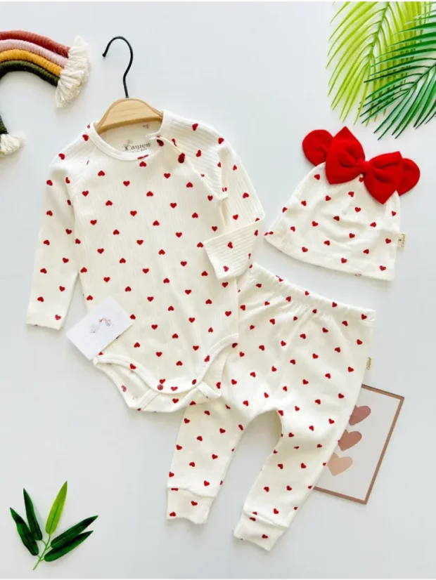 3-dílná dívčí souprava srdíčka – body, kalhoty a čepička