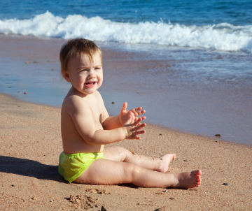 Dovolená s miminkem: Co sbalit miminku k moři?