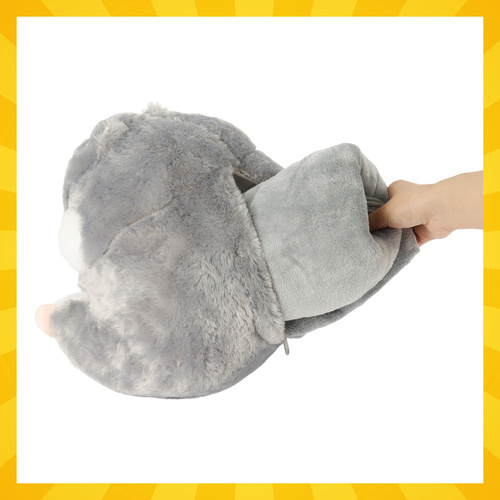 Dettaglio cerniera sul retro del peluche con coperta nascosta